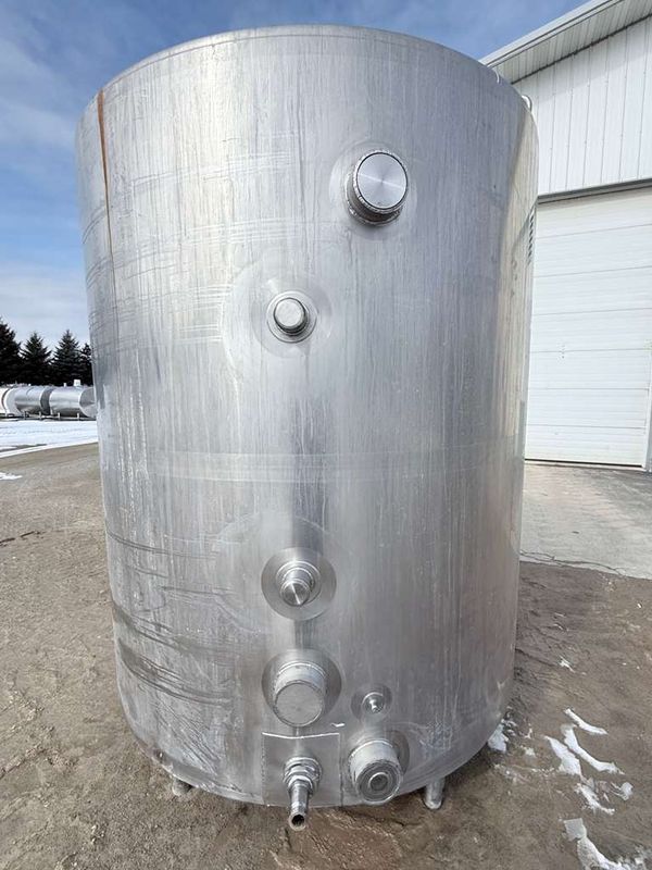Used Walker 1,000 Gallon Tank - 4075