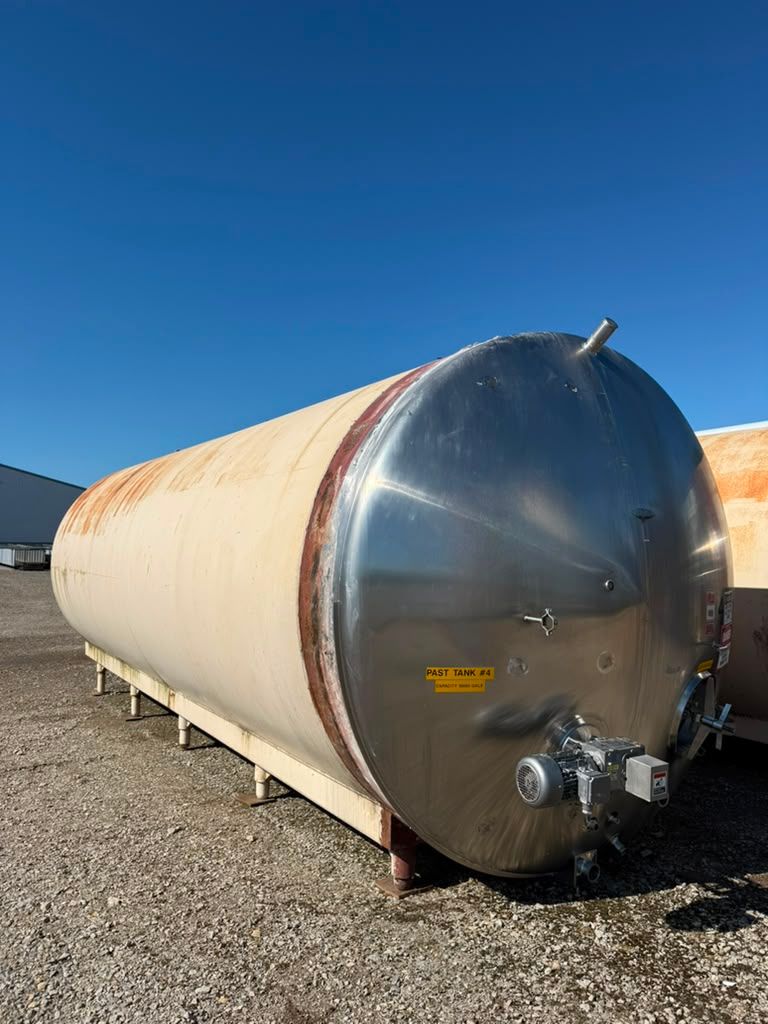 Used 10,000 Gallon Holding Tank - # 4100 Used 10,000 Gallon Holding Tank - # 4100