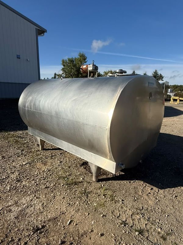 Used 800 Gallon Mueller - # 4133