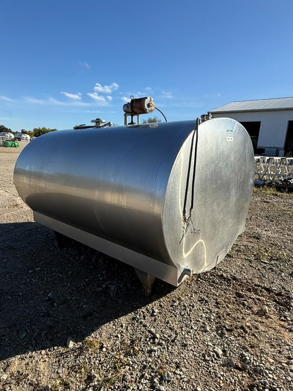 Used 800 Gallon Mueller - # 4133