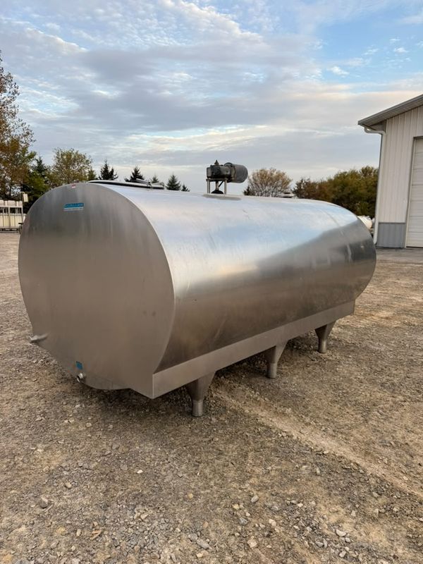 Used 1,000 Gallon Mueller - # 4134