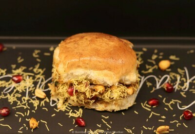 Kutchi Dabeli (Indian style burger)