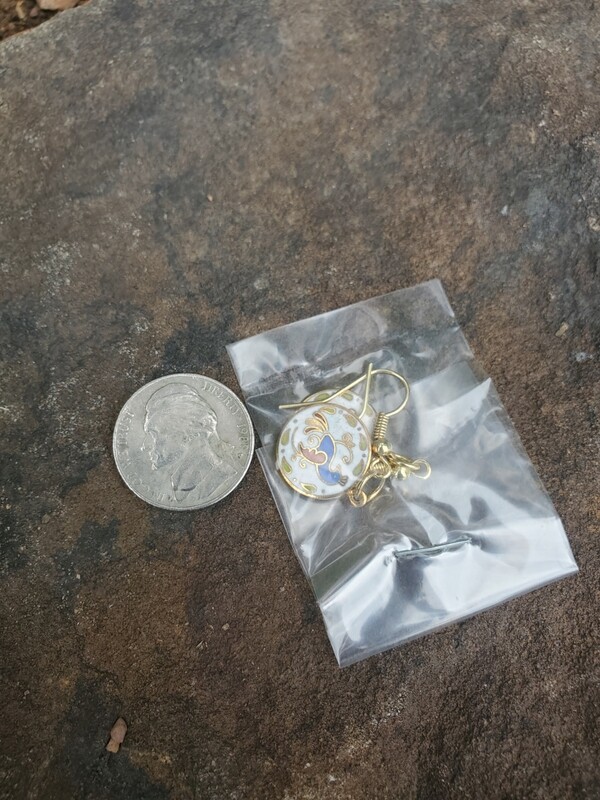 Vintage light blue enamel Distelfink earnings (gold metal color)