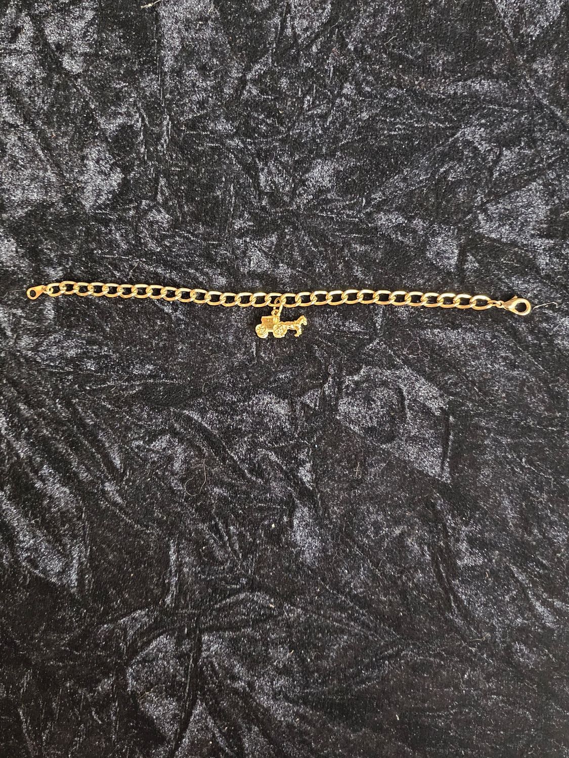 Amish charm bracelet (gold metal color)