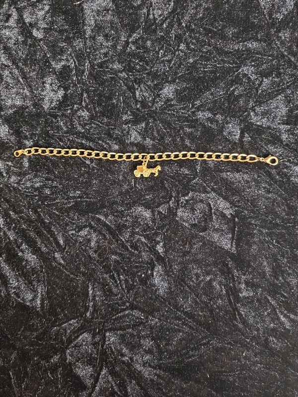 Amish charm bracelet (gold metal color)