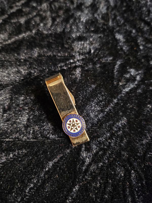 Hex sign tie clip pin