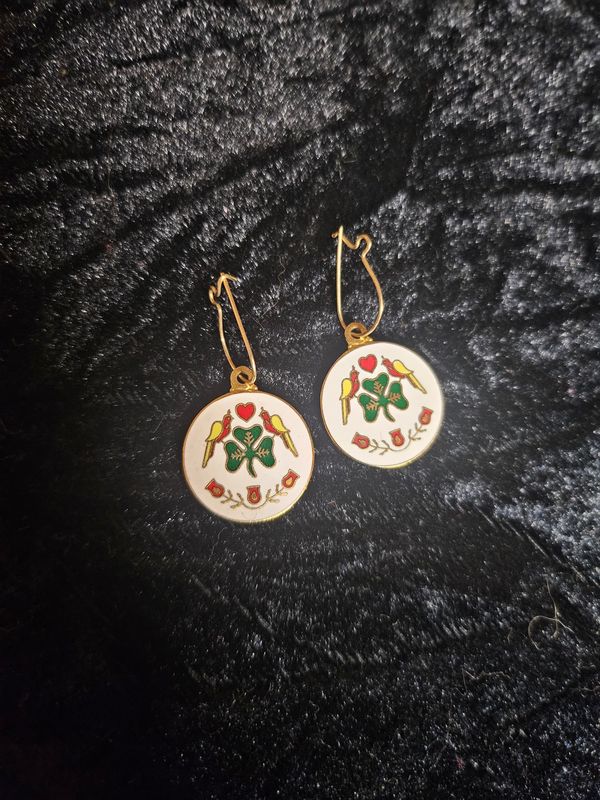 Vintage Irish enamel earring