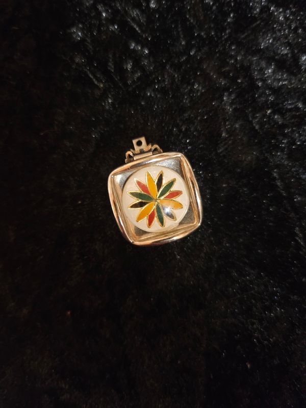 Vintage 12 Point Rosette clip pin