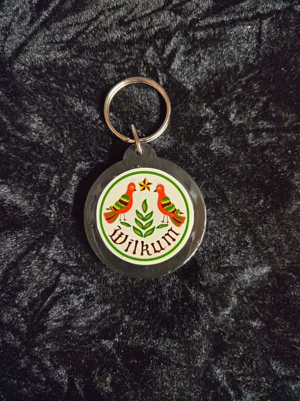 Hand crafted Pa Dutch plastic Wilkum hex sign key chain