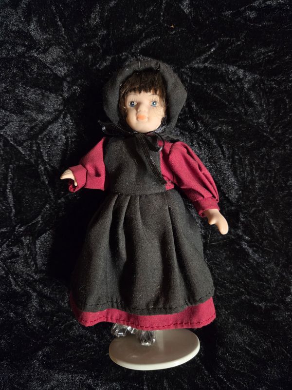 7" Amish porcelain doll 