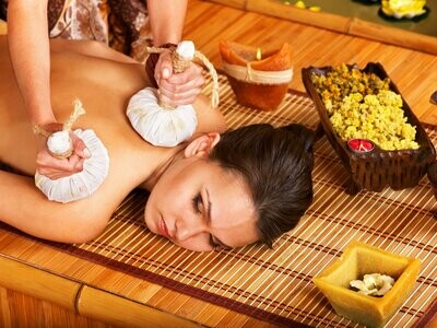 Tara Herbal Compress Massage