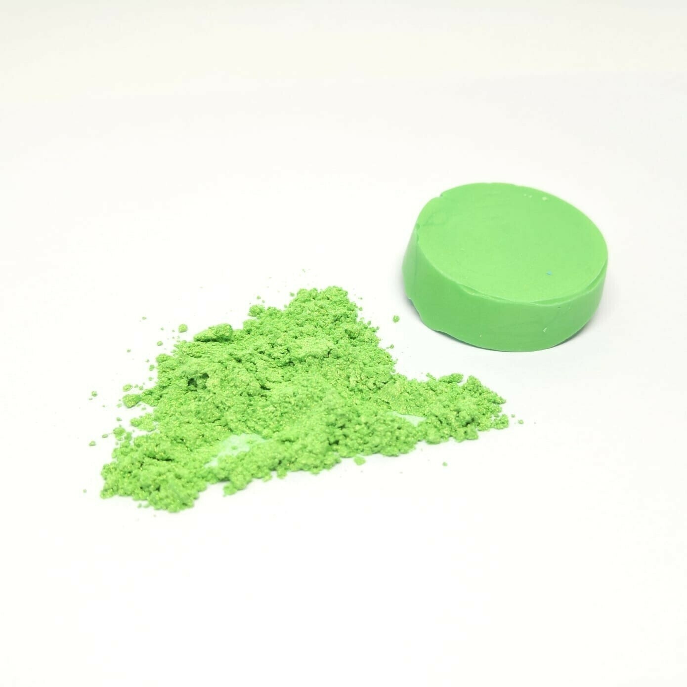 Golden green mica