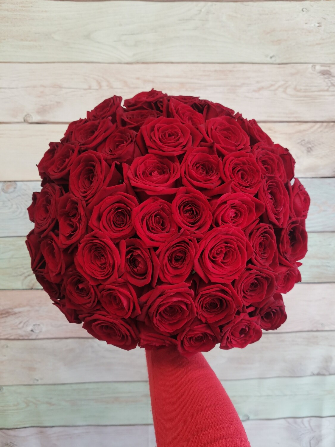 51 роза Ред Наоми