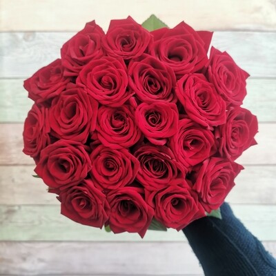 21 роза Ред Наоми