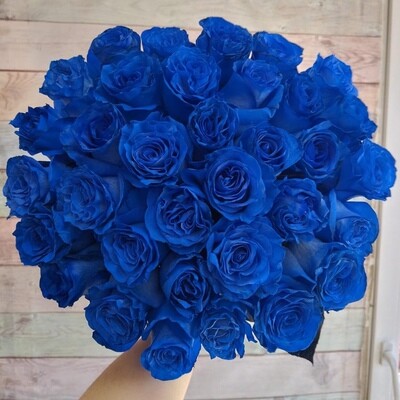 35 роз Эквадор Синяя