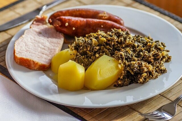 Grünkohl mit  Bregenwurst