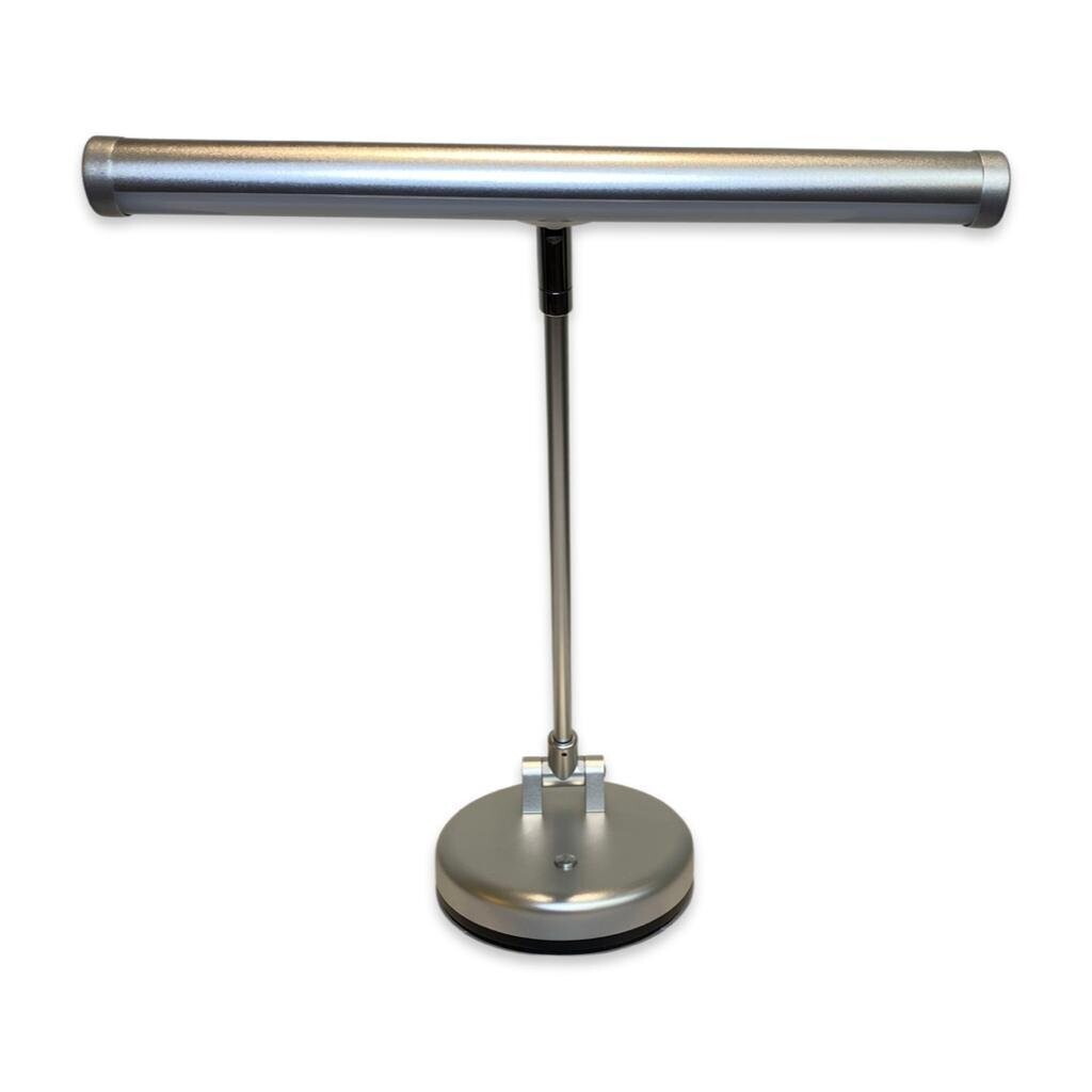 <Piano lamp Forte chroom mat  heeft twee instellingen om de lamp zachter of harder te zetten en  heeft een LED-lamp, die energiezuinig, duurzaam en milieuvriendelijk is.>