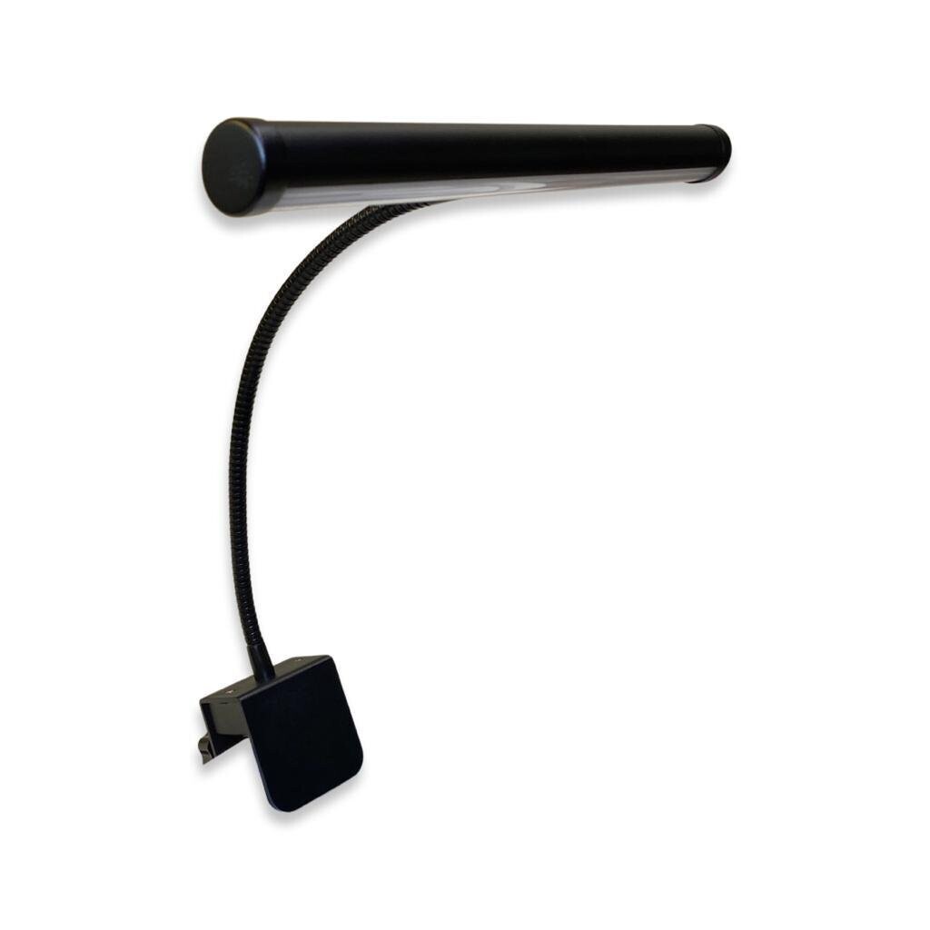 < de vleugellamp Forte van pianoaccessoires.com kunt u op  vleugels en ook  digitale piano's gebruiken>