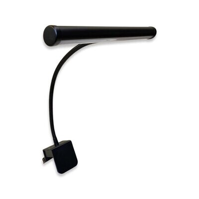 < de vleugellamp Forte van pianoaccessoires.com kunt u op  vleugels en ook  digitale piano's gebruiken>