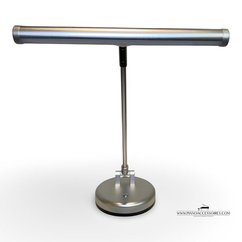 GPPD pianolamp in mat chroom voor gelijkmatige verlichting van de bladmuziek.
