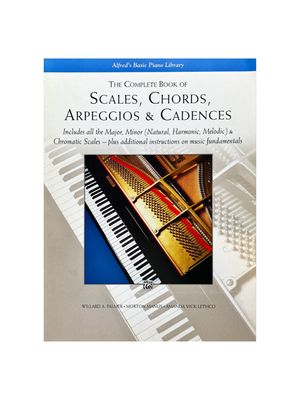 Pianoboek met toonladders, akkoorden, arpeggio’s en cadensen voor techniektraining.