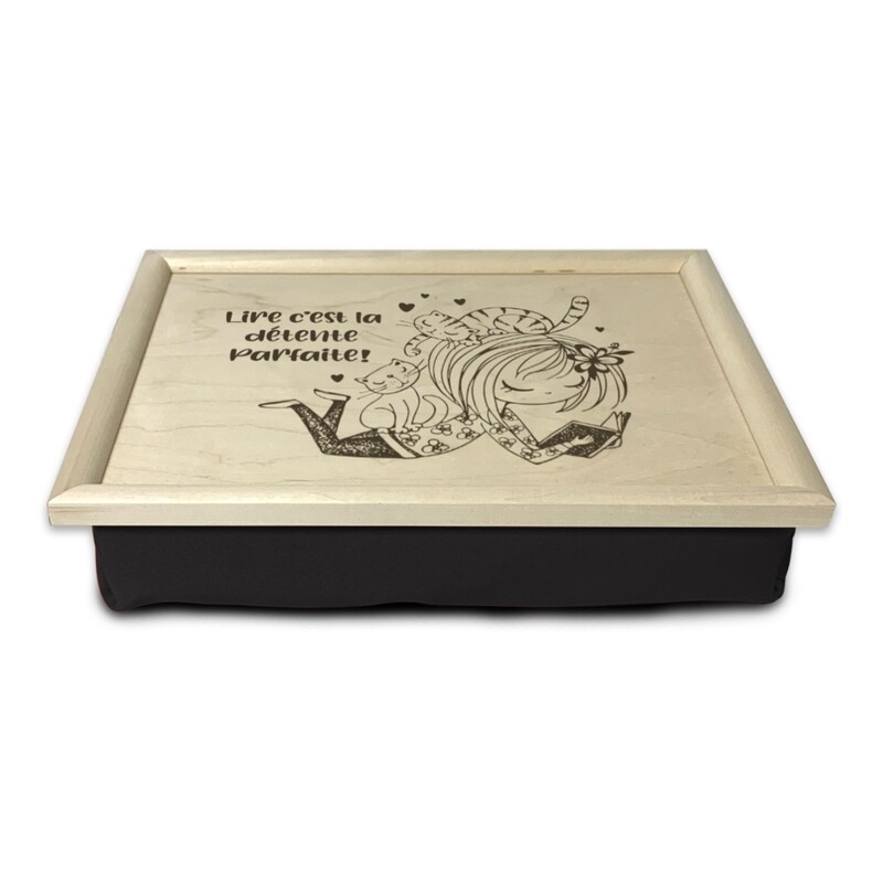 Coussin de lecture - Personnage et chat