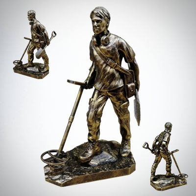 Decor/Souvenir - "Treasure Hunter"