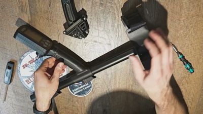 Adapter with folding handle for Rutus Versa