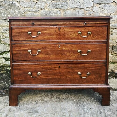 Georgian Mahogany Bachelors Chest of Drawers