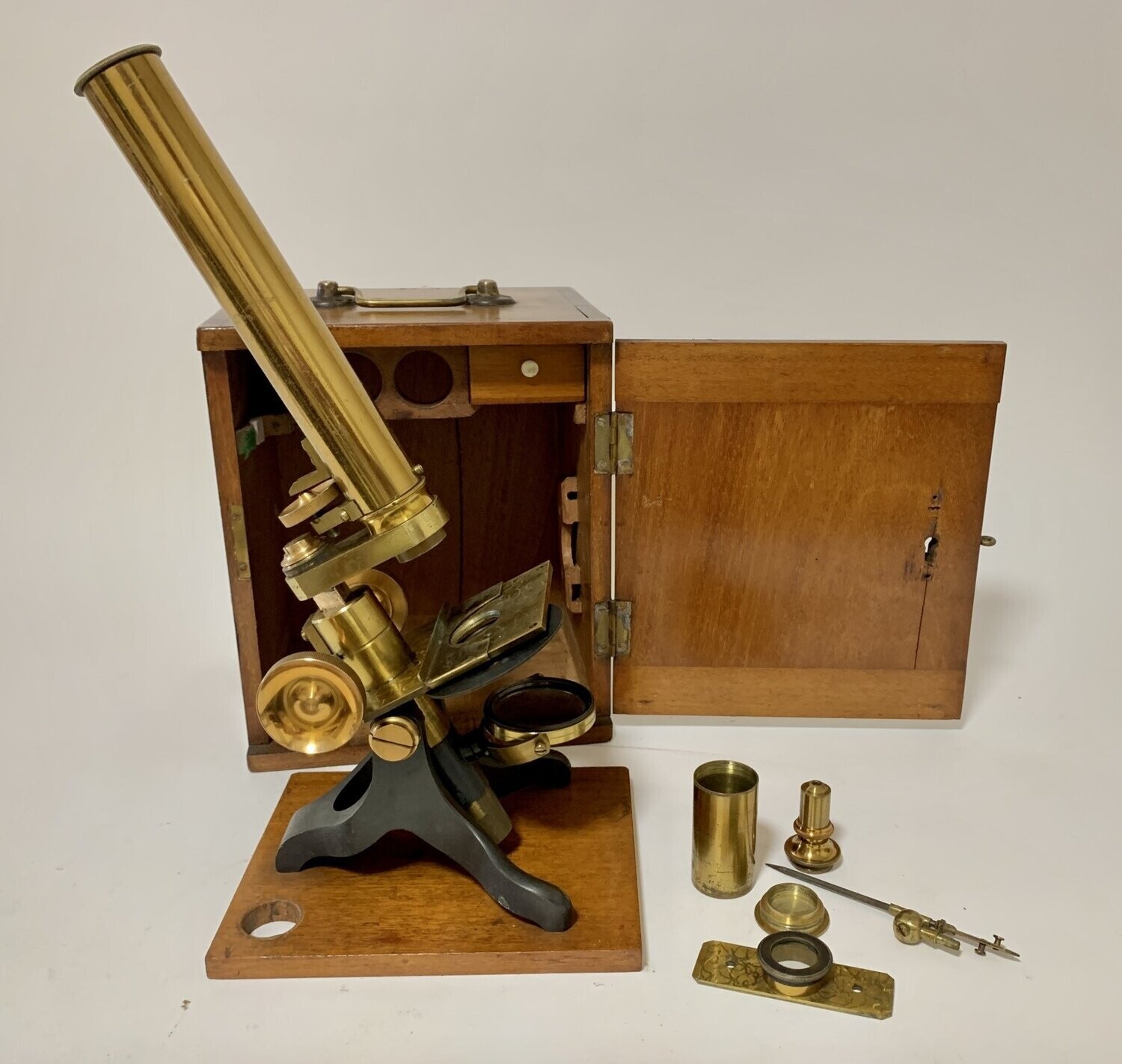 Antique Brass Bar Limb Microscope