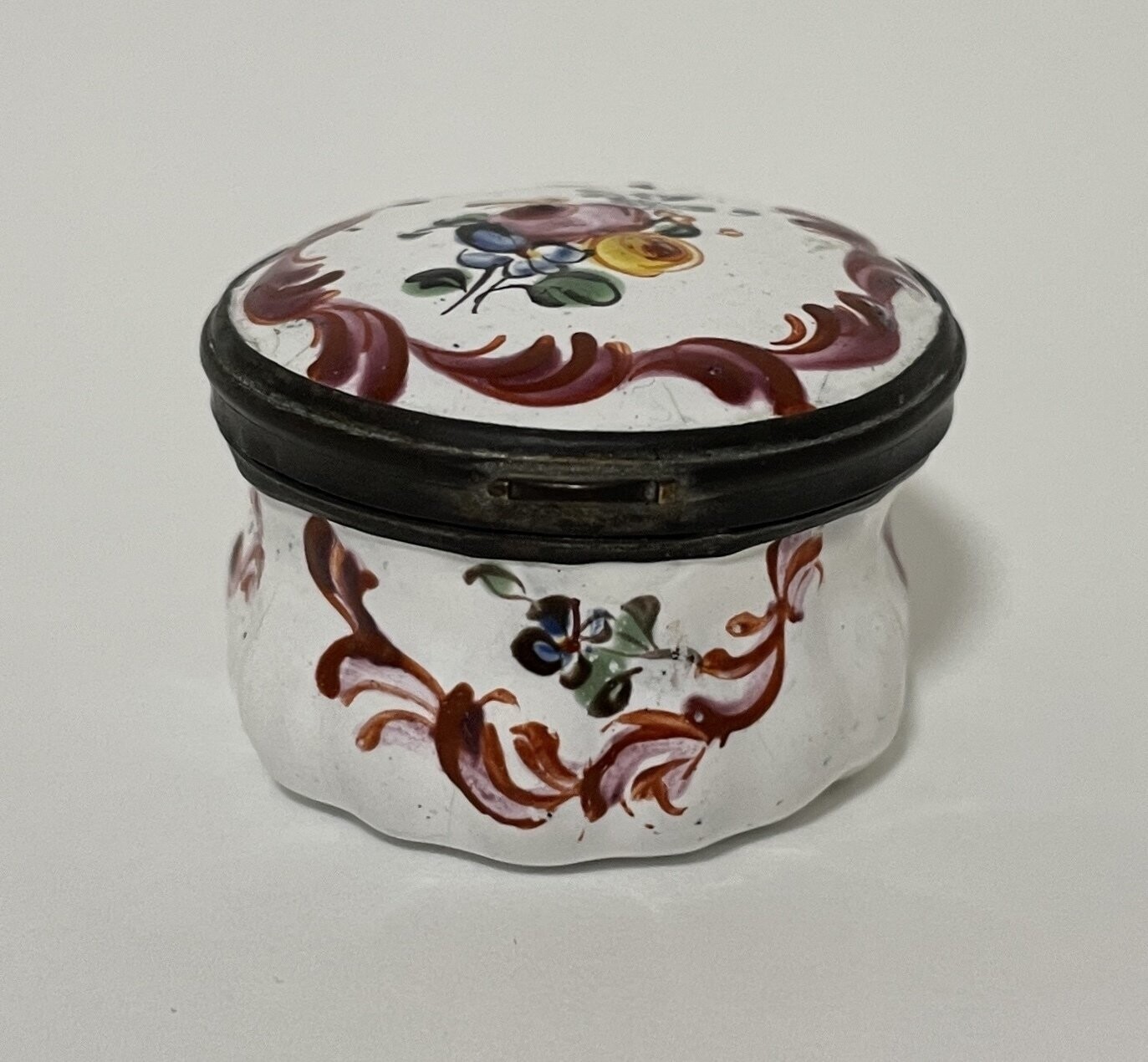 Georgian Bilston Enamel Pill Box