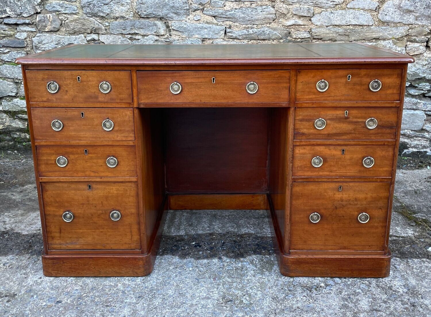 ​Victorian Mahogany Kneehole Desk​