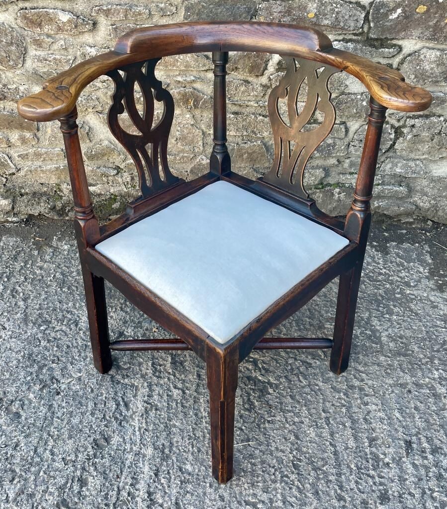 Georgian Elm and Oak Country Corner Chair