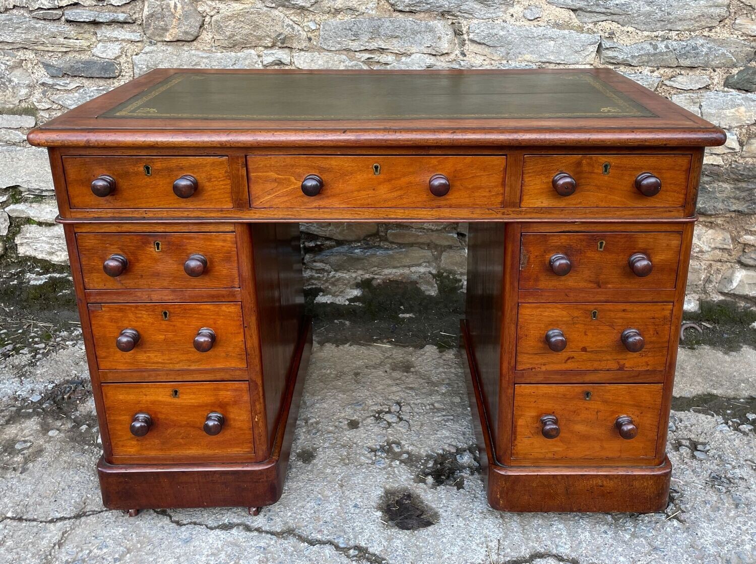 ​Victorian Mahogany Pedestal Desk