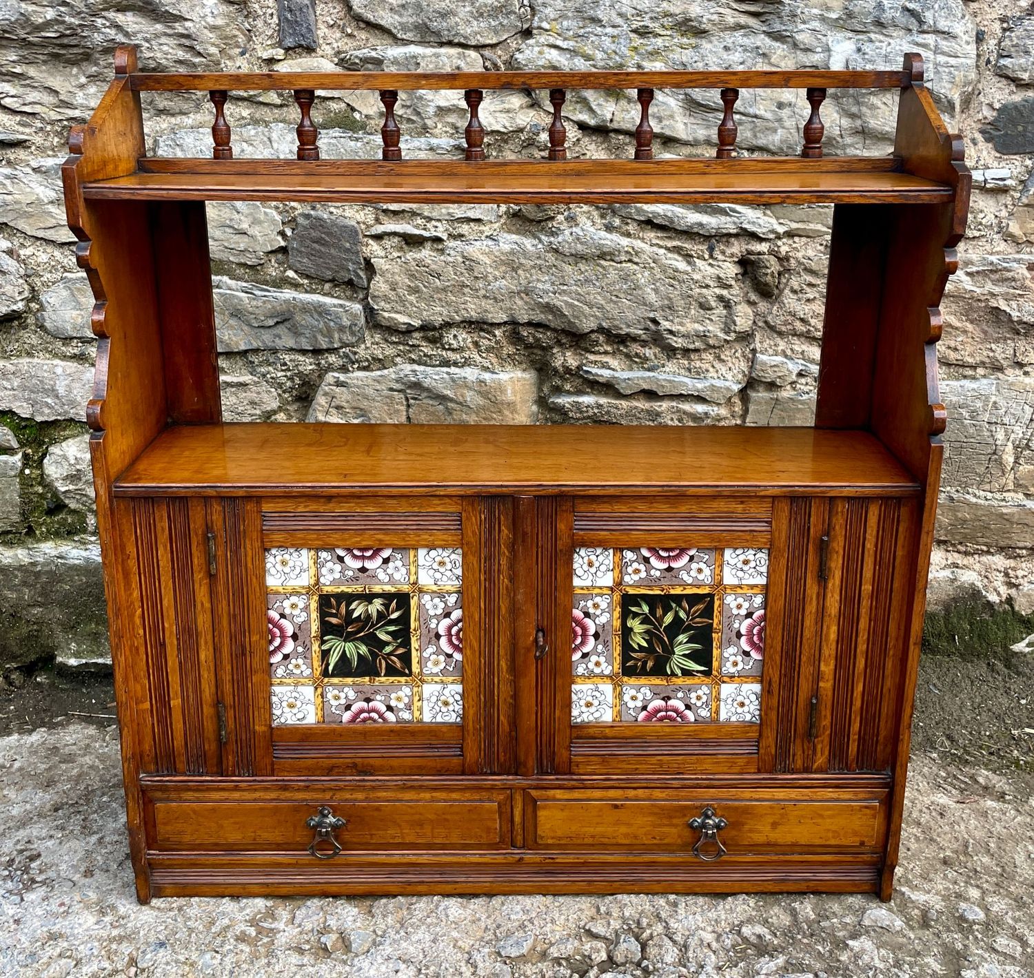 Arts and Crafts Oak Hanging Wall Cabinet