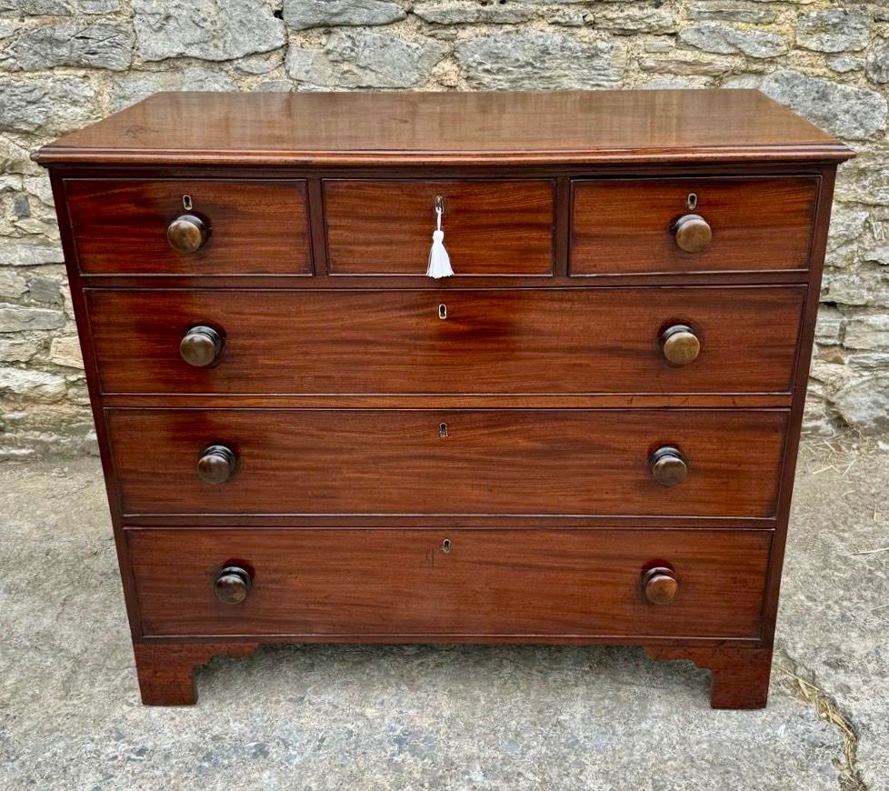 Georgian Mahogany Chest of Drawers
