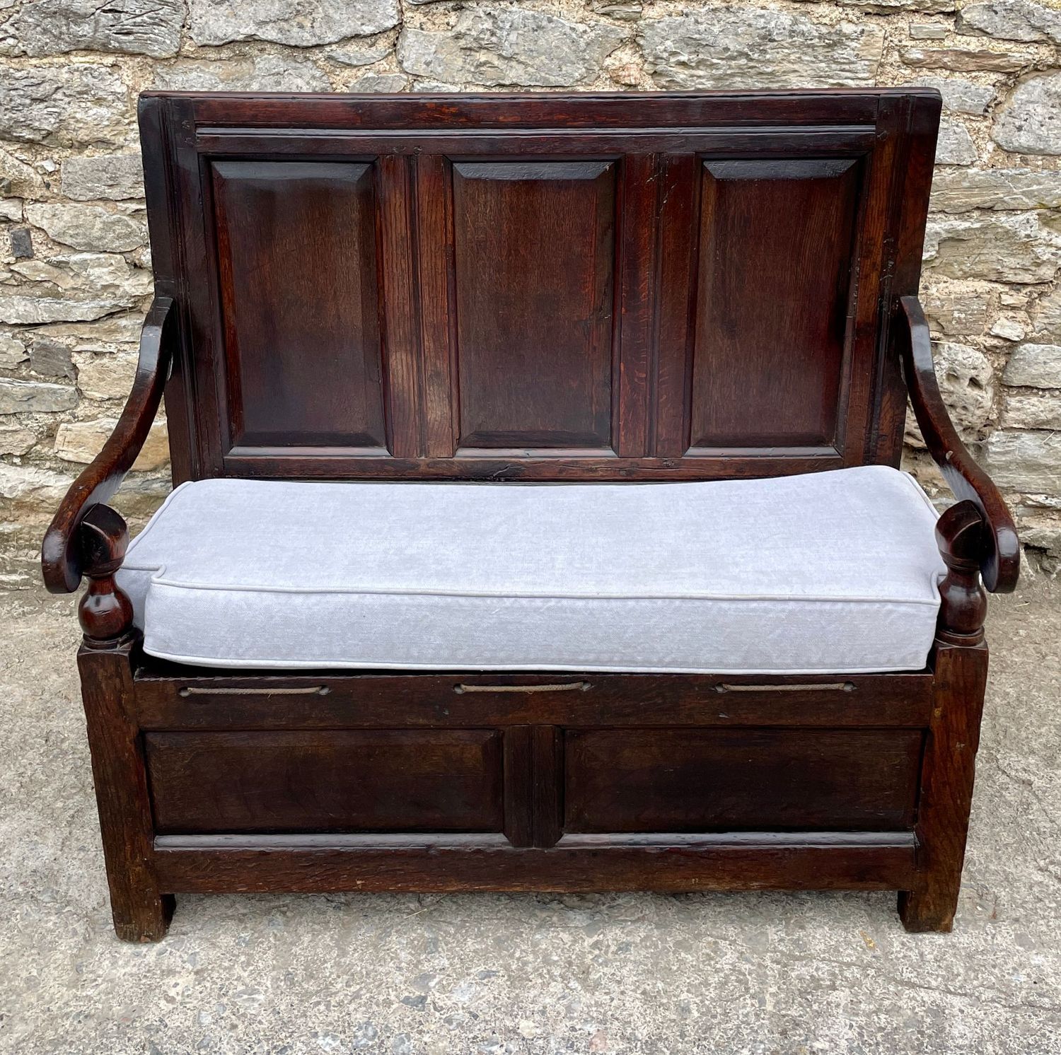 Early 18th Century Oak Settle