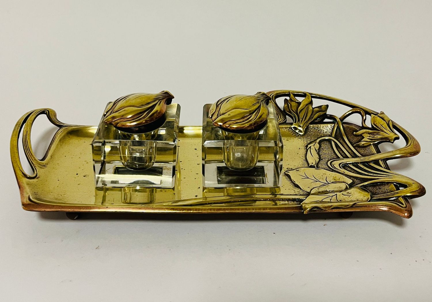 Art Nouveau Brass Geschutzt Desk Stand