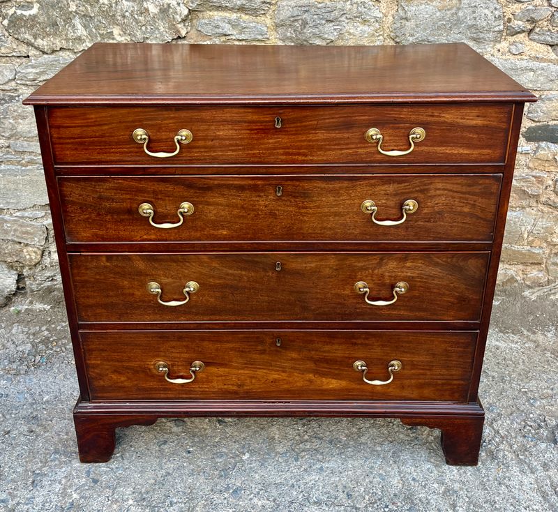 Georgian Mahogany Chest of Drawers