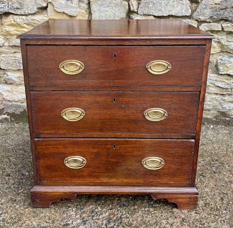 ​Small Georgian Oak Chest of Drawers