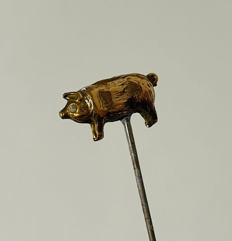 9ct Gold Pig Hat Pin