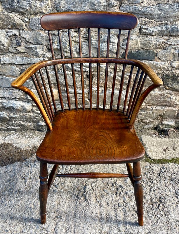 Early Victorian Elm Seated Comb Back Windsor Chair