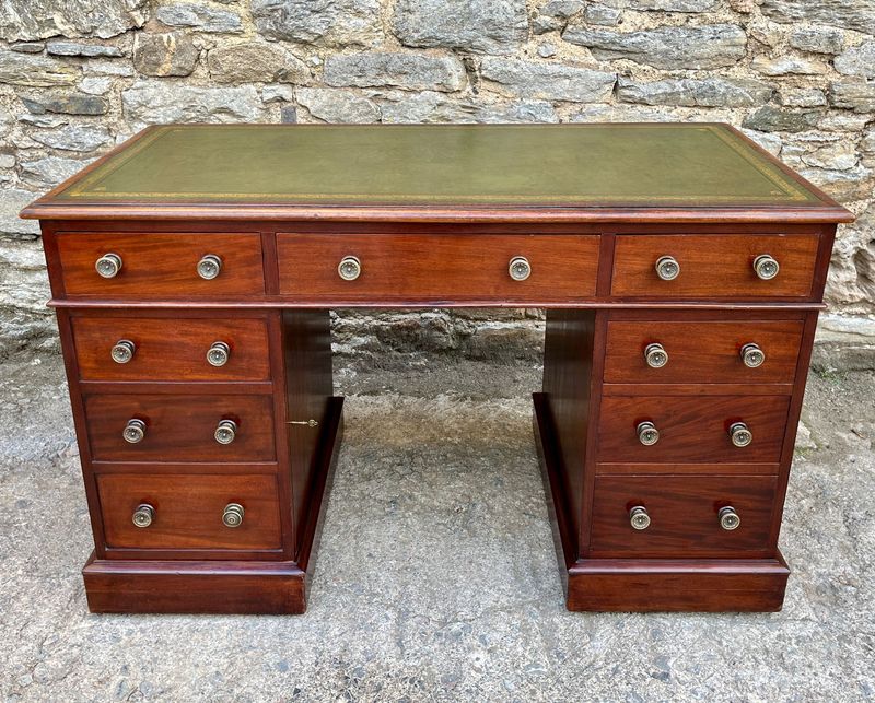 ​Victorian Mahogany Pedestal Desk