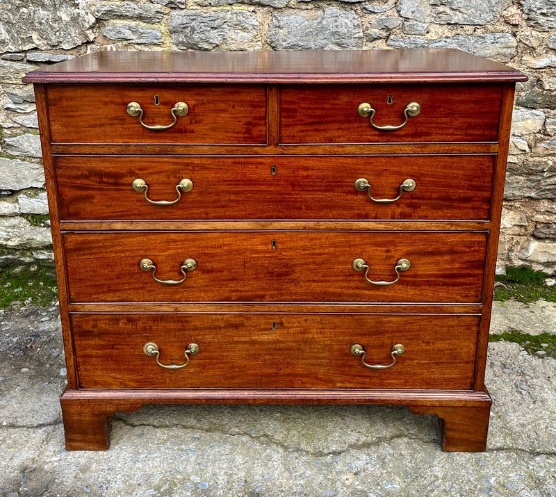 Georgian Mahogany Chest of Drawers