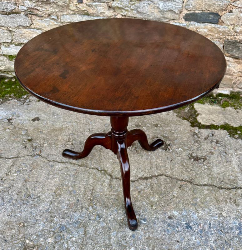 Georgian Mahogany Occasional Tilt Top Table
