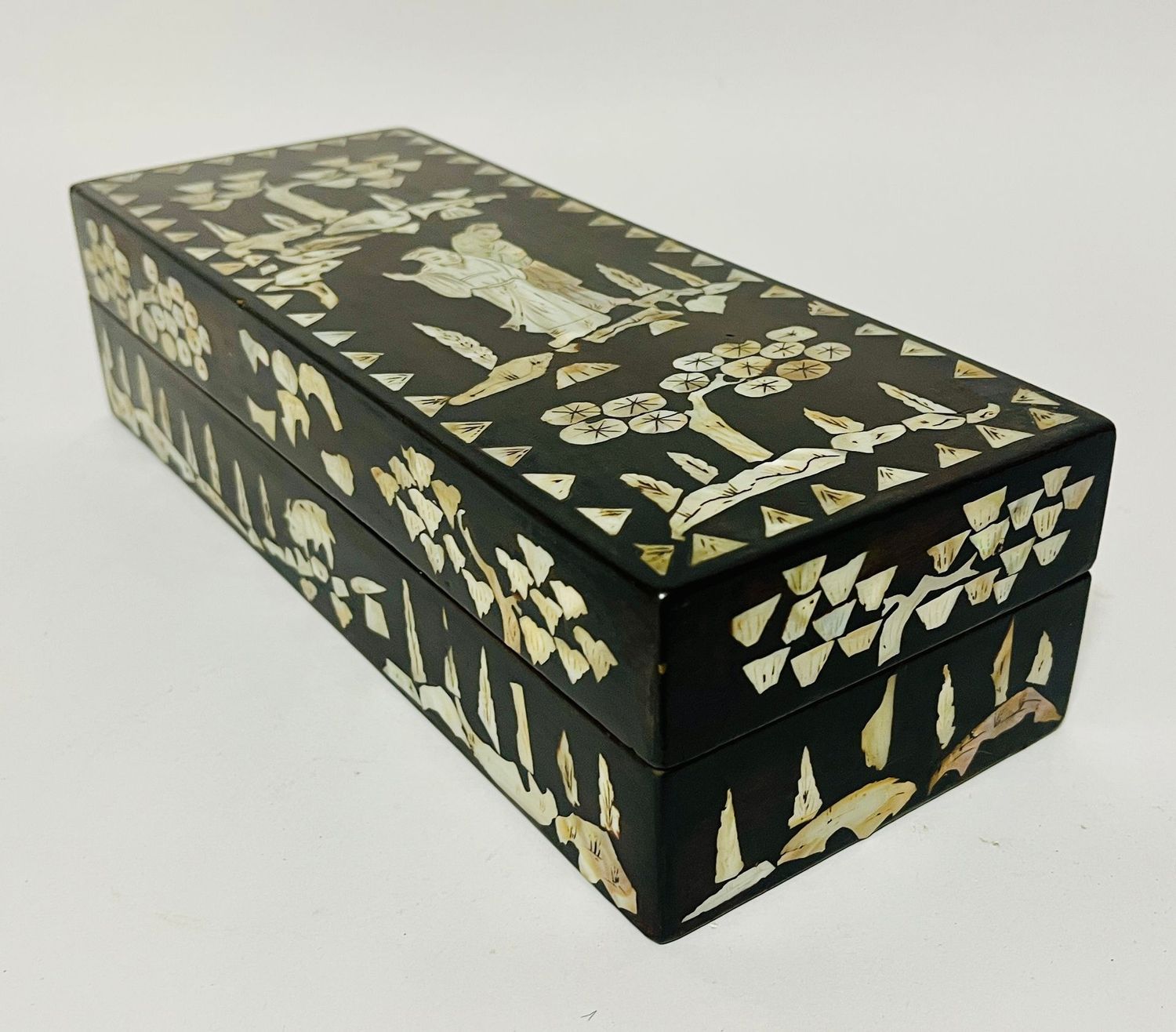 Antique Chinese Mother of Pearl Inlaid Box