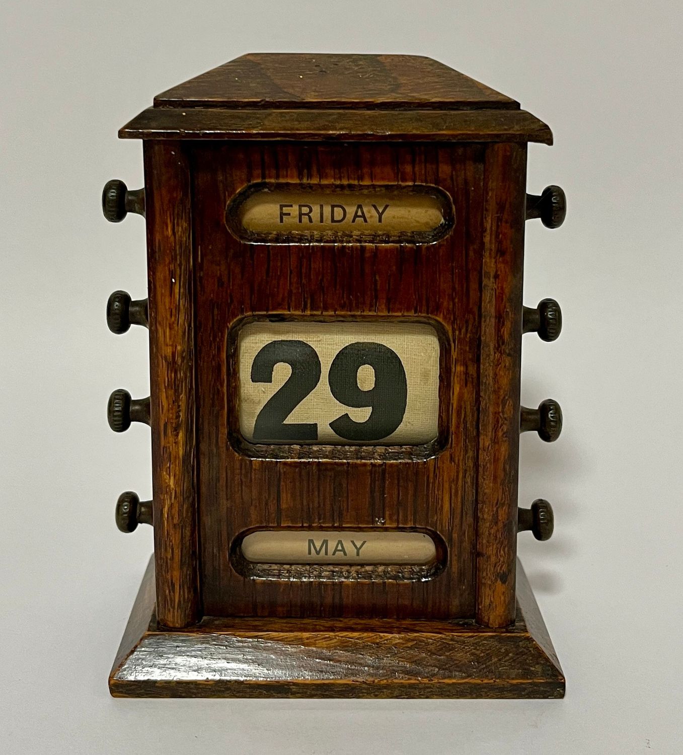 Edwardian Oak Perpetual Desk Calendar Edwardian Oak Perpetual Desk Calendar