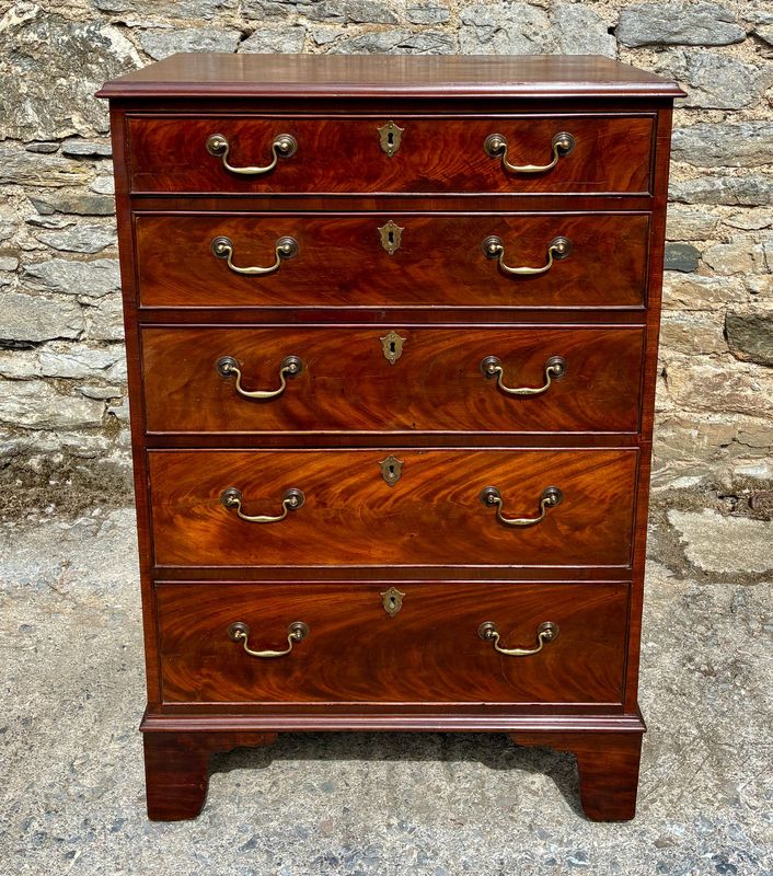 Georgian Mahogany Chest of Drawers