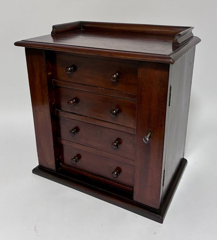 Victorian Mahogany Tabletop Wellington