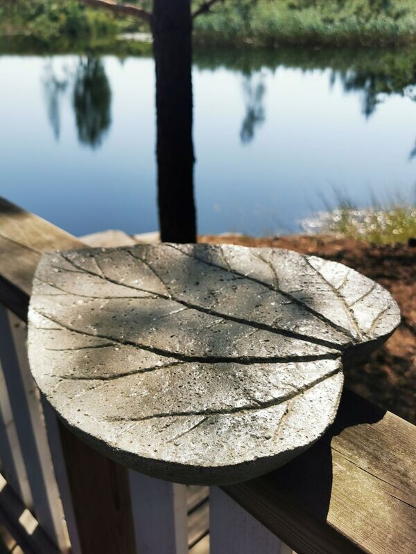 Aluslehti sisustukseen ja kylmäalusta kattauksiin